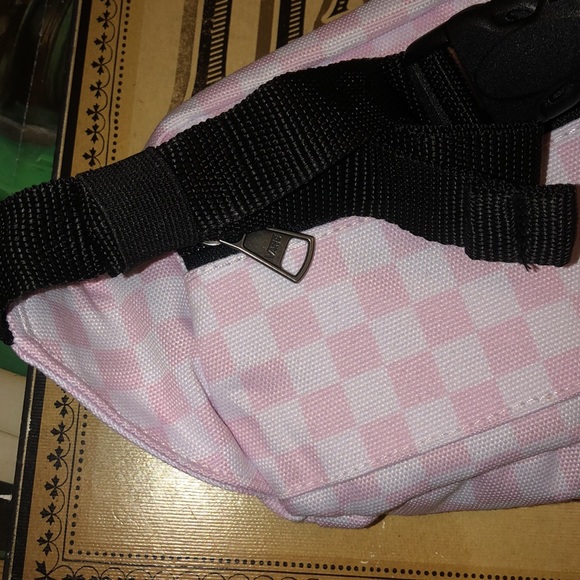 ๐
๐ค๐ป๐น๐
VANS x Pink Checkered Vibes๐ถ๐ค๐ป๐น ๐
- Picture 7 of 10